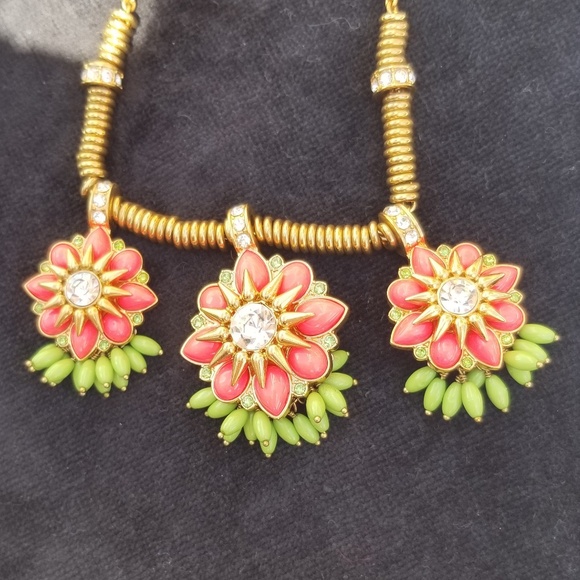 Juicy Couture adjustable flower necklace - Picture 1 of 6